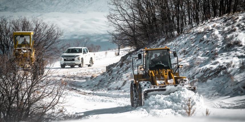 BÜYÜKŞEHİR BELEDİYE EKİPLERİ 200 MAHALLE YOLUNU ULAŞIMA AÇTI