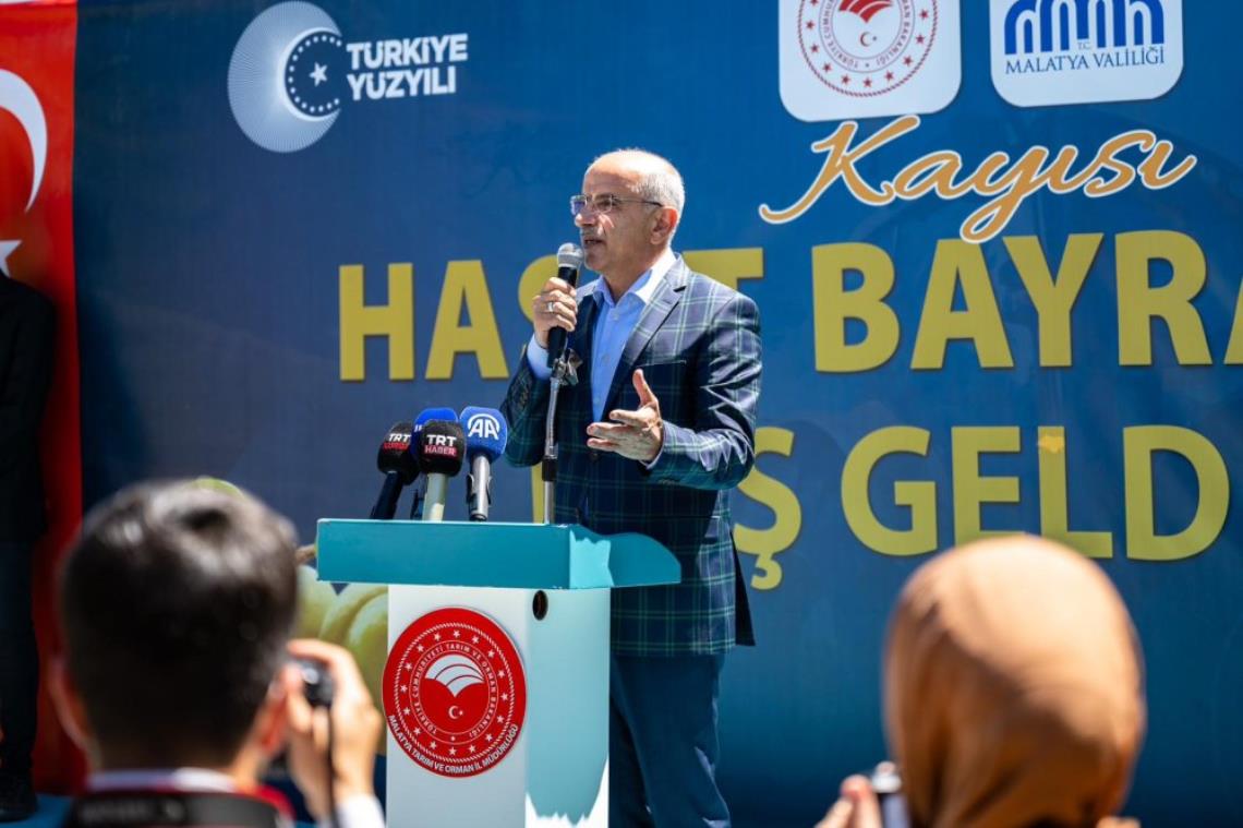 ‘KAYISI HASAT BAYRAMI’ PROGRAMINA KATILAN BAŞKAN SAMİ ER KAYISI FESTİVALİ 19-21 TEMMUZ TARİHLERİ ARASINDA YAPILACAK