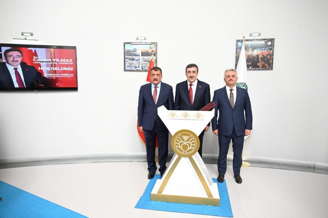 CUMHURBAŞKANI YARDIMCISI CEVDET YILMAZ’DAN BAŞKAN GÜRKAN’A ZİYARET