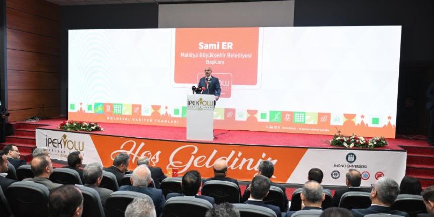İpekyolu Kariyer Fuarı'na katılan Başkan Er, İPEKYOLU FUARI ŞEHRİMİZİN TANITIMI VE KALKINMASI AÇISINDAN ÖNEMLİ