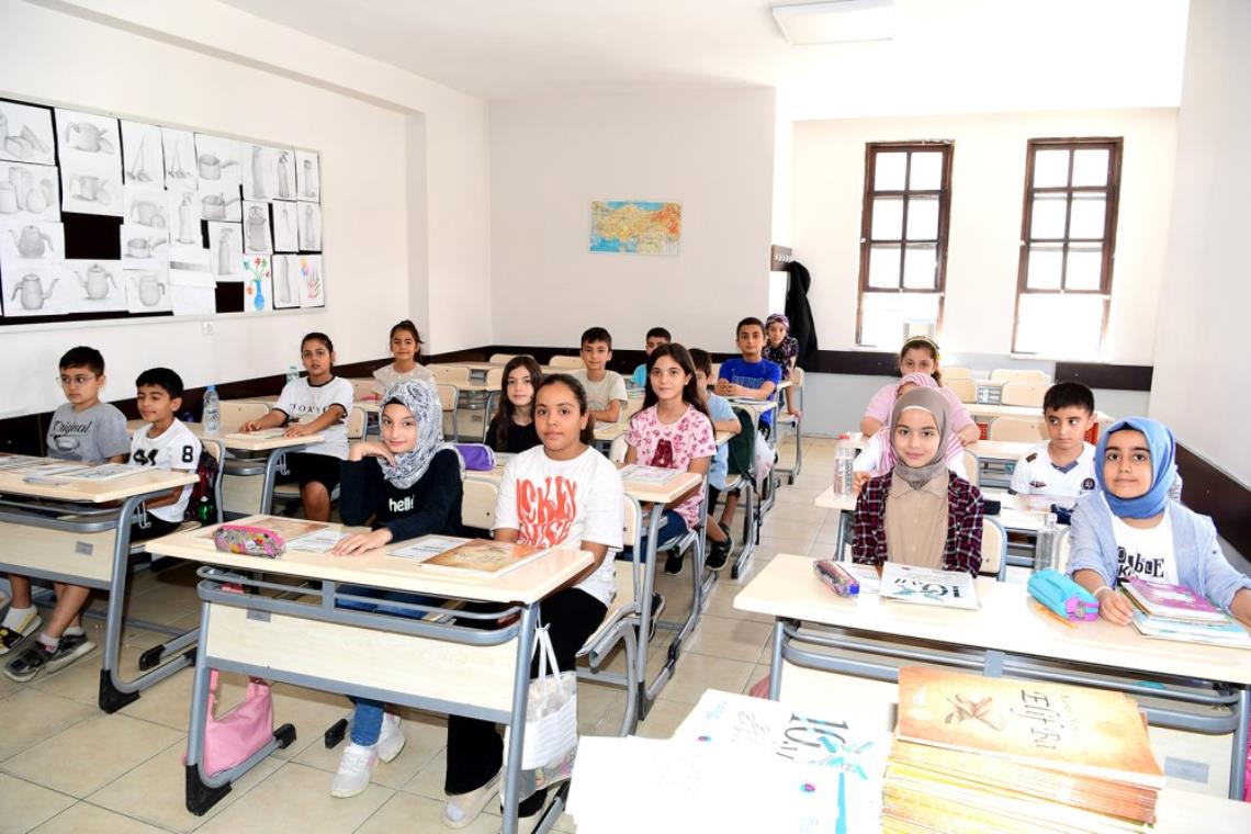 BÜYÜKŞEHİR BELEDİYESİ’NE BAĞLI EĞİTİM MERKEZLERİNDE YAZ OKULU BAŞLADI. ‘BİR YAZ BİN GELECEK’