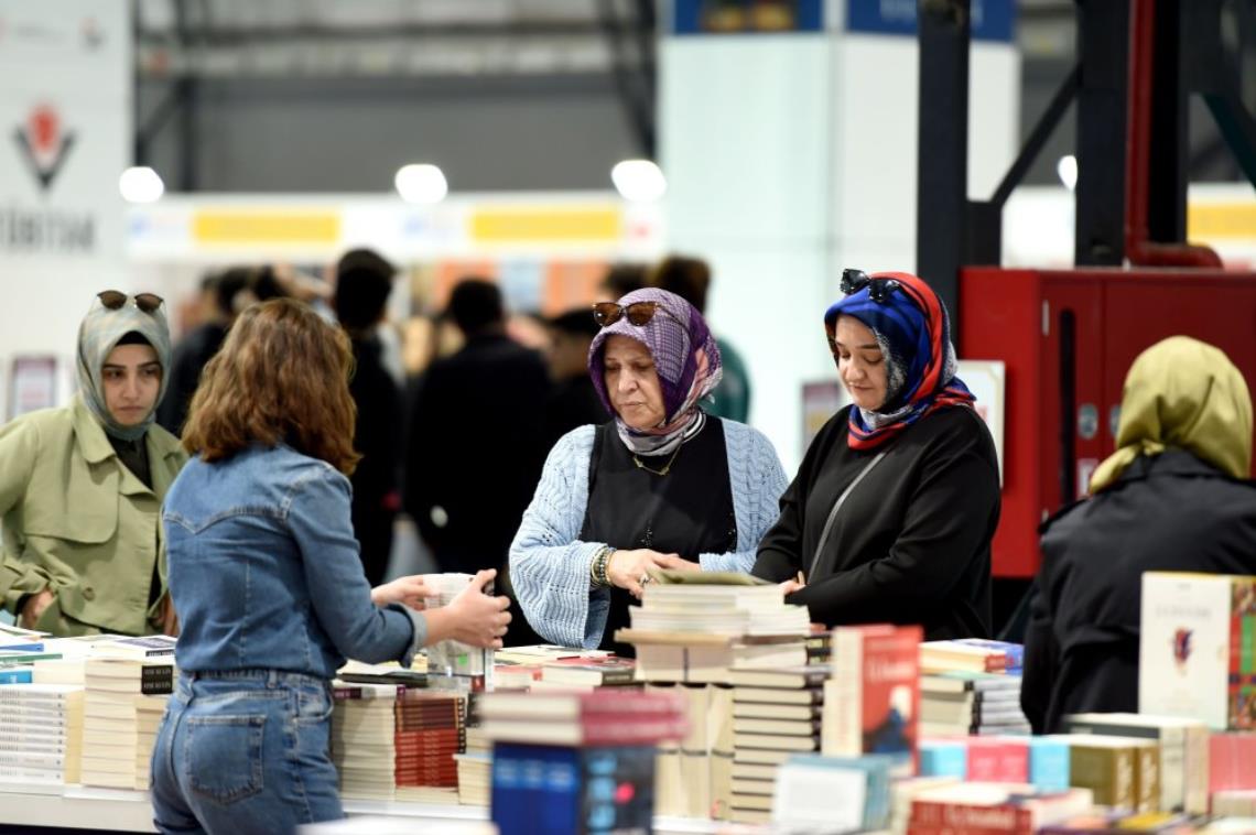 MALATYA ANADOLU KİTAP VE KÜLTÜR FUARI KİTAPSEVERLERDEN YOĞUN İLGİ GÖRÜYOR