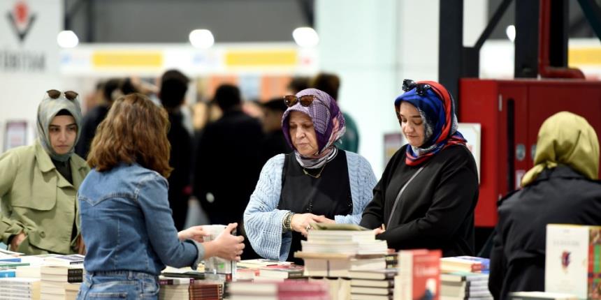 MALATYA ANADOLU KİTAP VE KÜLTÜR FUARI KİTAPSEVERLERDEN YOĞUN İLGİ GÖRÜYOR