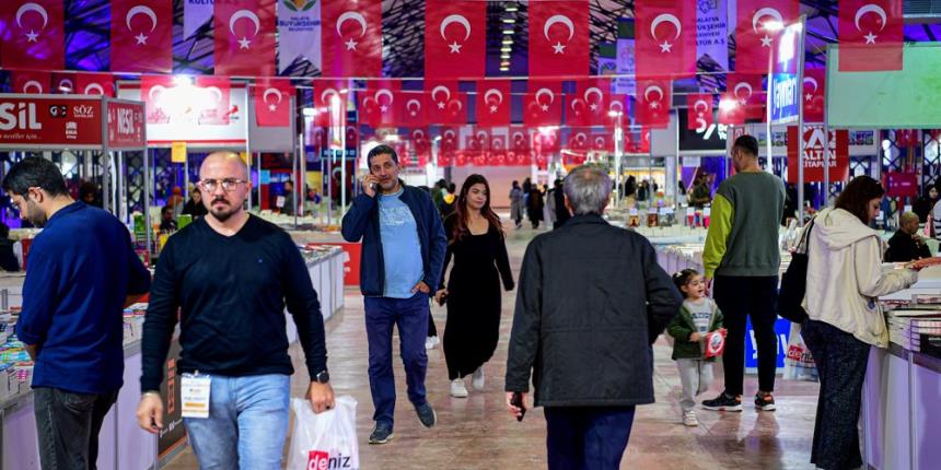 10. MALATYA ANADOLU KİTAP VE KÜLTÜR FUARI YOĞUN KATILIMLA DEVAM EDİYOR. MALATYA KİTAP FUARI BÖLGE İLLERİNE DE HİTAP EDİYOR